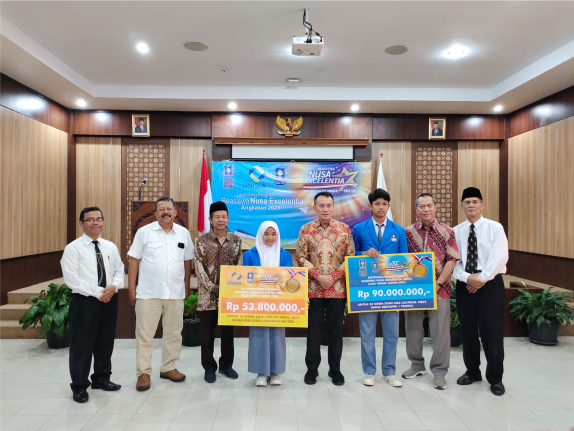 52 Siswa SMA UII Terima Beasiswa Nusa Excelentia dari LAZIS UNISIA dan YBW UII